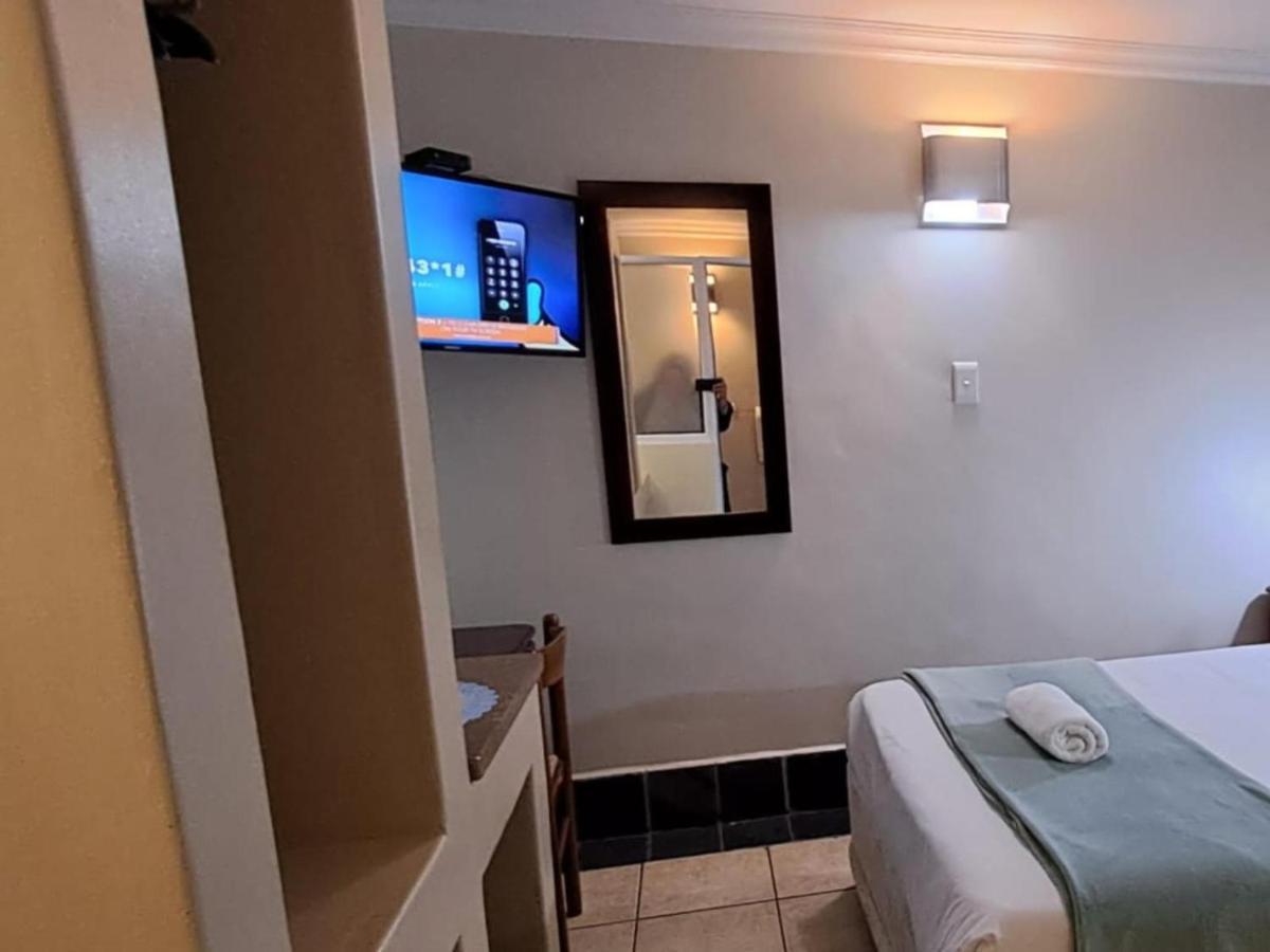 Green Door Guest House มอสเซิลเบย์ ห้อง รูปภาพ