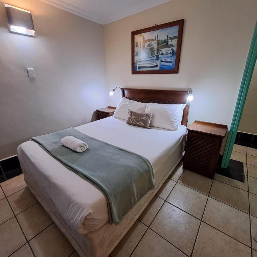 Green Door Guest House มอสเซิลเบย์ ภายนอก รูปภาพ