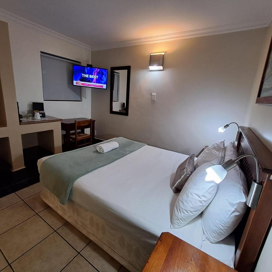 Green Door Guest House มอสเซิลเบย์ ภายนอก รูปภาพ
