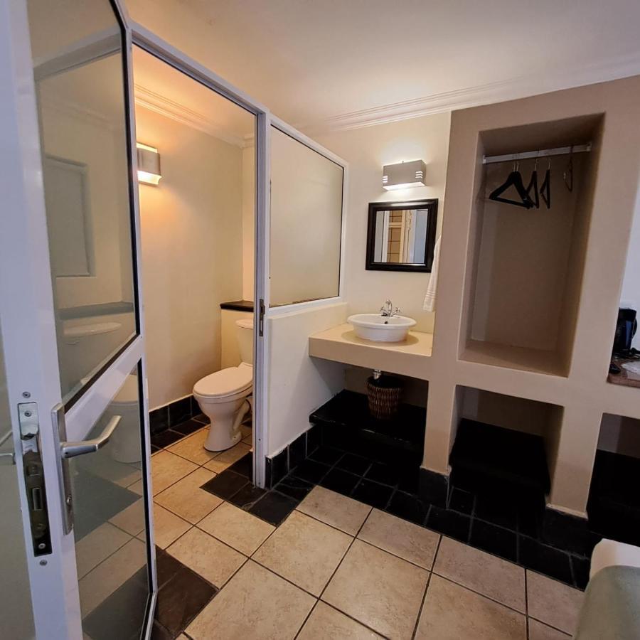 Green Door Guest House มอสเซิลเบย์ ภายนอก รูปภาพ