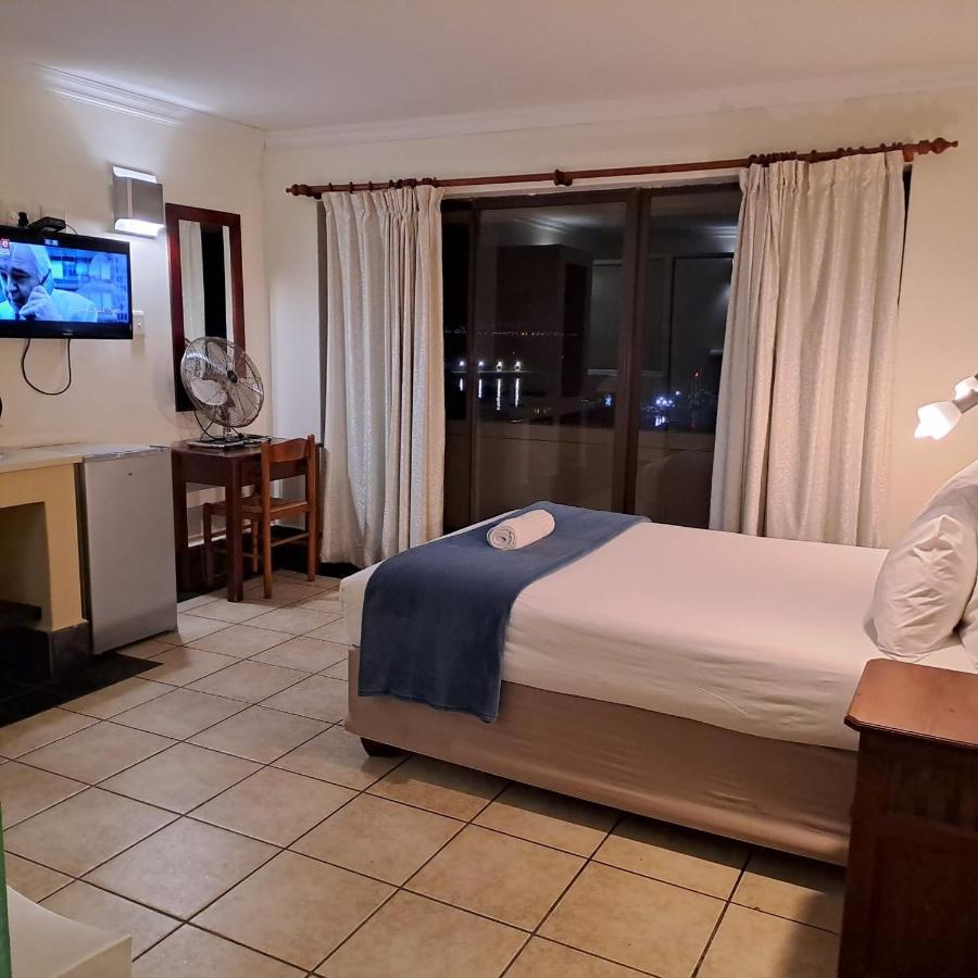Green Door Guest House มอสเซิลเบย์ ภายนอก รูปภาพ